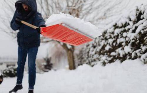 Quelques astuces pour enlever la neige sans sel